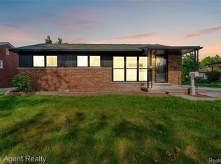 28118 Rosebriar St, Saint Clair Shores, MI 48081