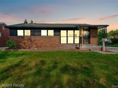 28118 Rosebriar St, Saint Clair Shores, MI, 48081