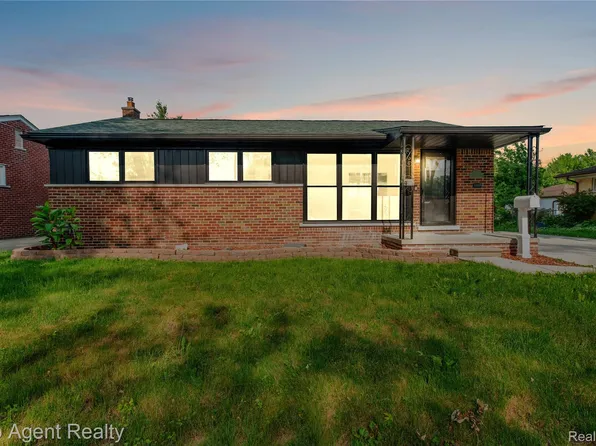 28118 Rosebriar St, Saint Clair Shores, MI 48081