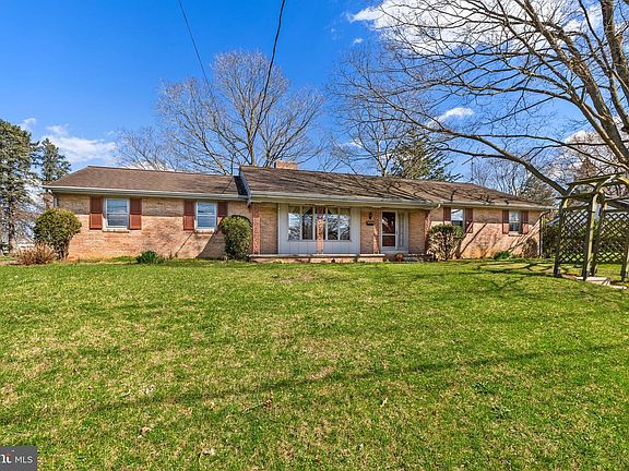 5th image of 2566 Golden Dr