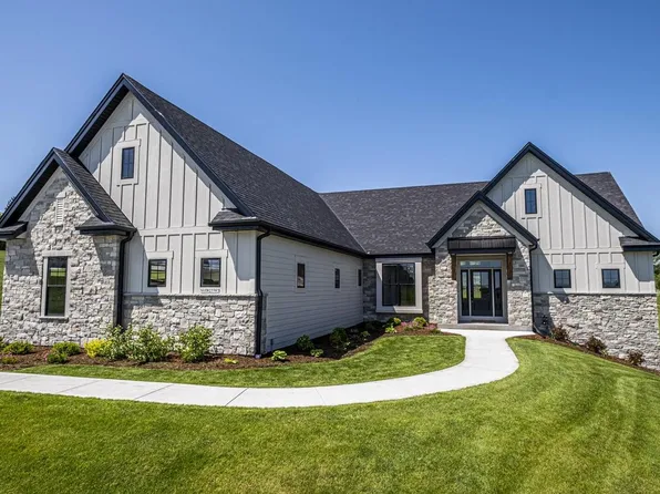 N40W23985 William WAY, Pewaukee, WI 53072