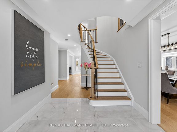 3rd image of 372 Crofters Rd