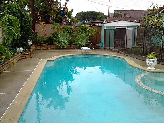 Heated pool and Jacuzzi