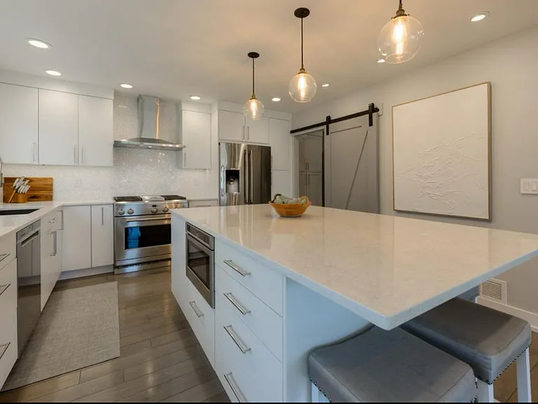 2439 Norwood Ave — Photo 12