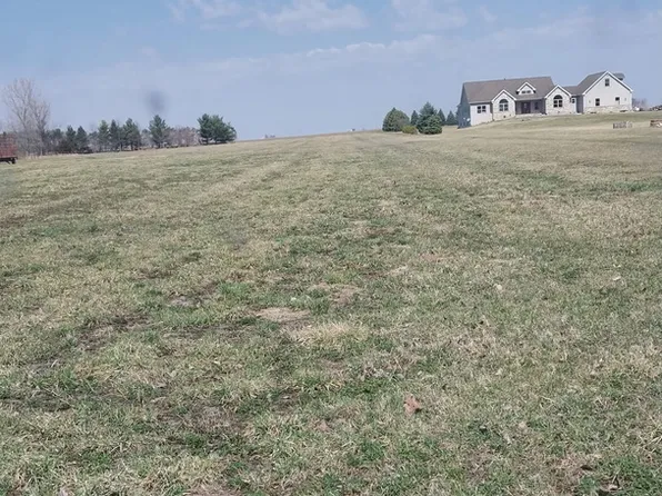 8702 Regnier Rd, Hebron, IL 60034