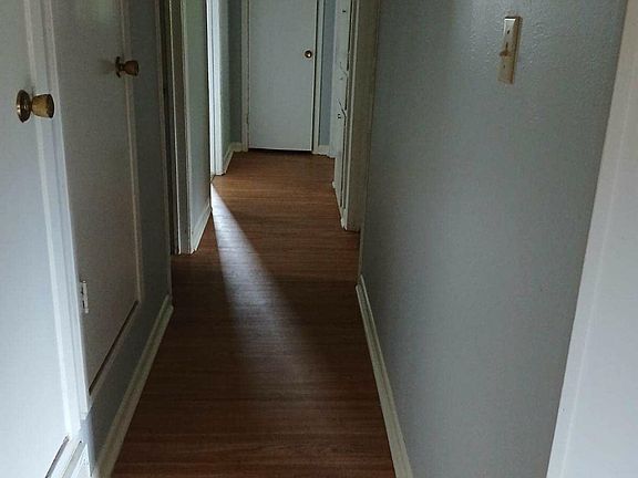 4th image of 200 Laura Dr