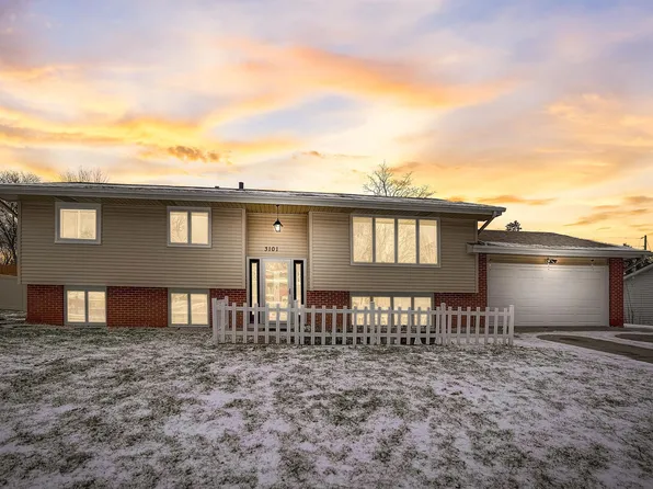 3101 McLeod St, Burnsville, MN 55337