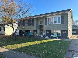 2205 Aspen Dr, Davenport, IA 52806