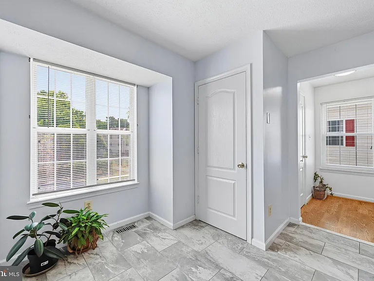 1518 Deep Gorge Ct — Photo 8