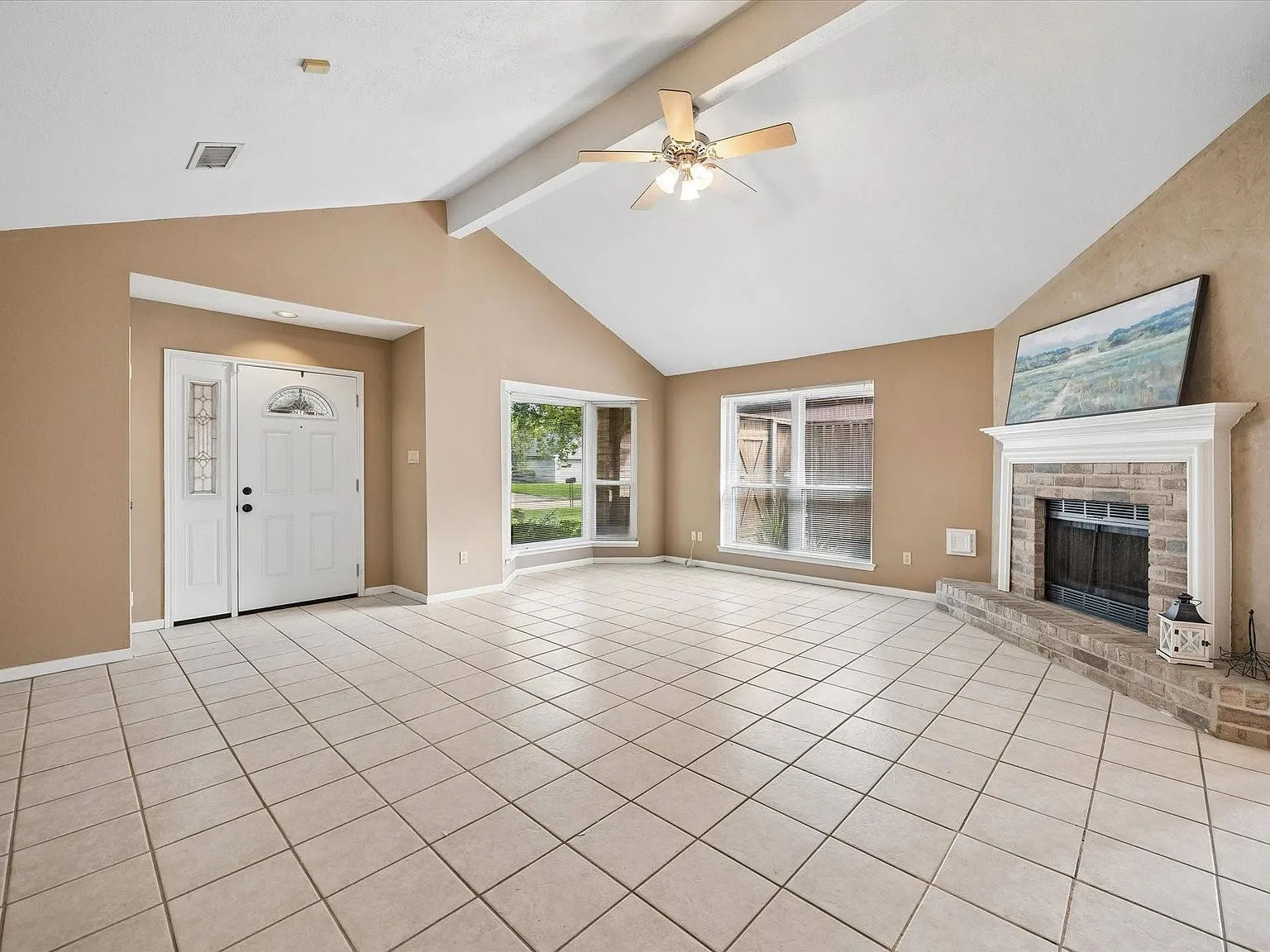 3 bed, 2.0 bath, 1697 sqft, $2,100 — Photo 4