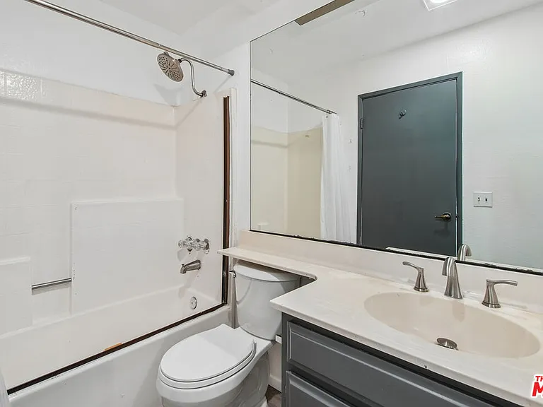 11924 Mayfield Ave #5 — Photo 14