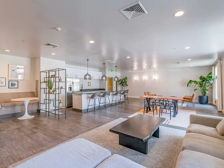1000 Jefferson Street Apartments — Photo 14
