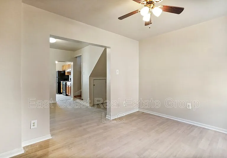 118 S Locust St — Photo 11