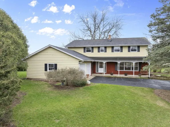 356 Robins RUN, Burlington, WI 53105