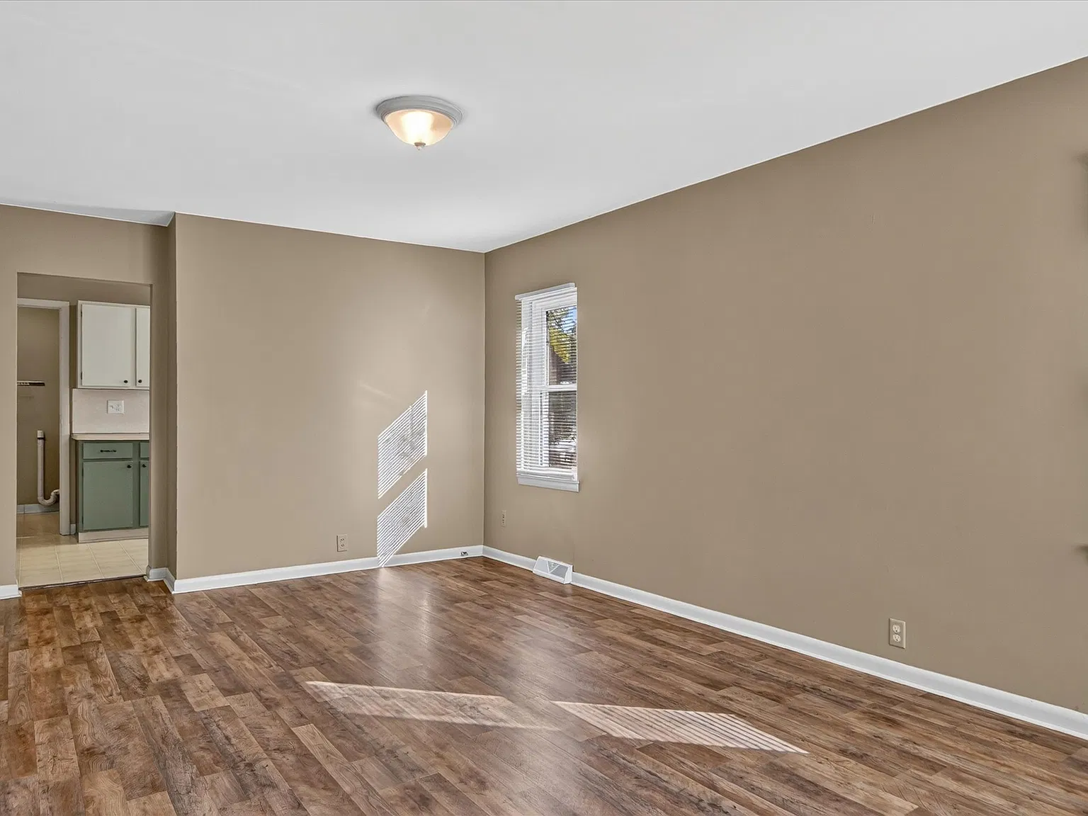 2 bed, 630 sqft, $1,195 — Photo 2
