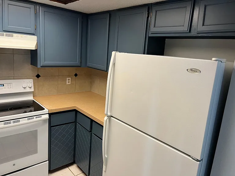 9029 N Rockwell Dr — Photo 3
