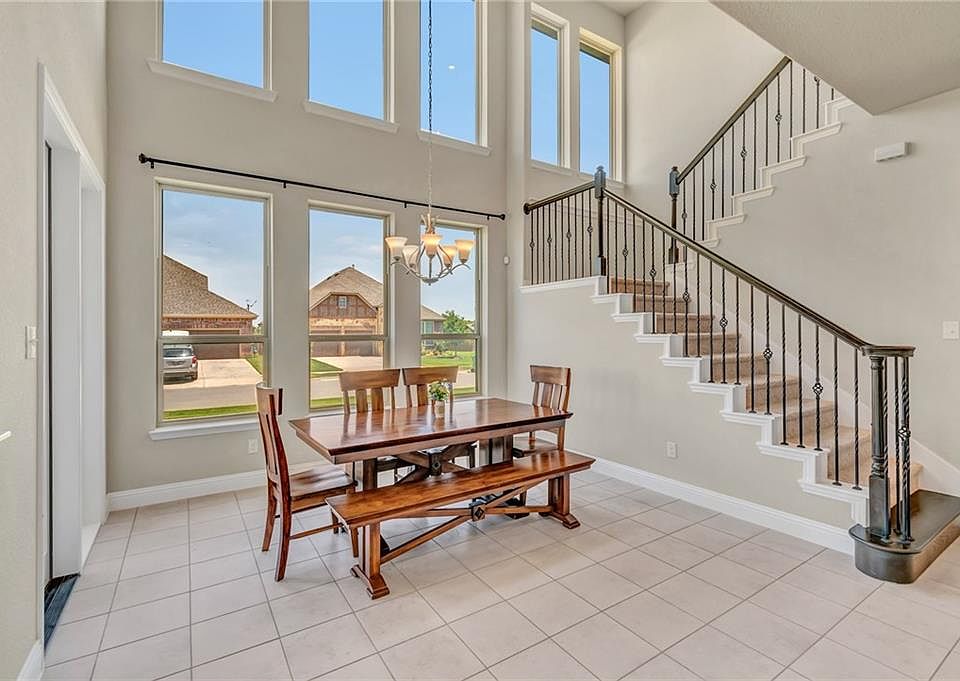 1st image of 4615 Plumeria Dr