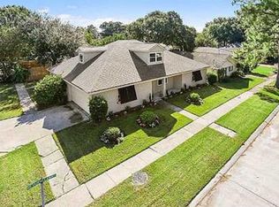 645 Metairie Lawn Dr, Metairie, LA 70001