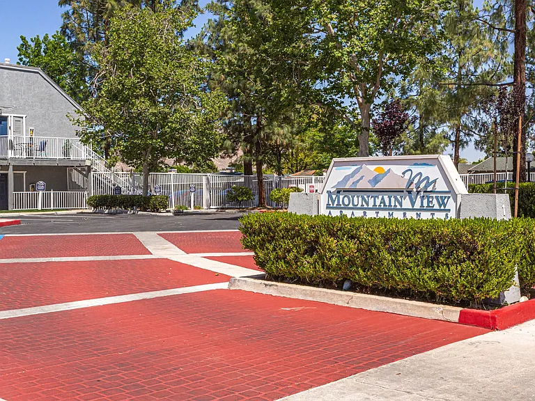 Mountain View Apartments — Photo 25