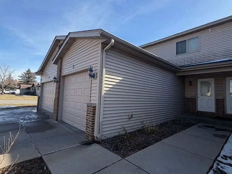 304 W Grant St — Photo 12