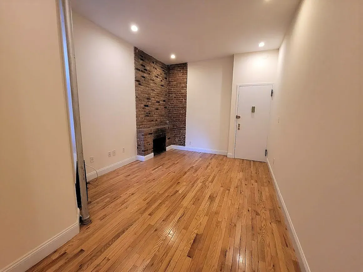 338 East 22nd Street — Photo 4