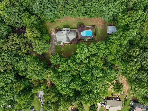 2nd image of 406 Gustavis Ct