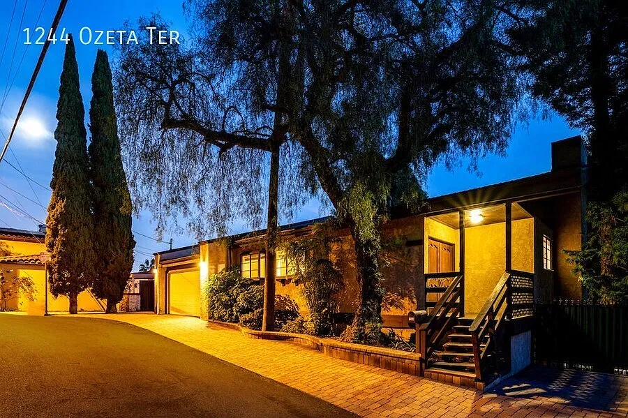 3 bed, 2.5 bath, 2870 sqft, $8,650 — Photo 2
