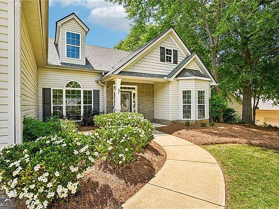 2nd image of 399 Laurel Oaks Ln