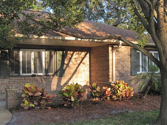 2nd image of 24 Sycamore Cir