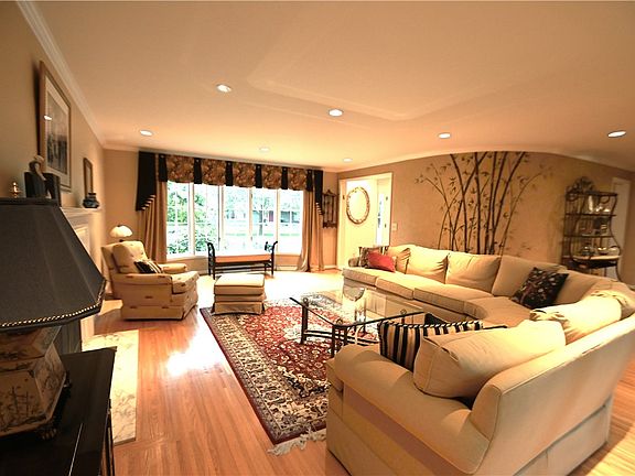 3rd image of 221 Monteroy Rd