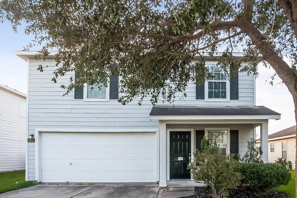 3 bed, 2.5 bath, 1334 sqft, $1,615 — Photo 1