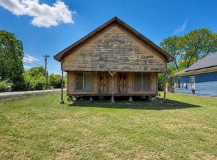 114 S Mills St, West, TX 76691