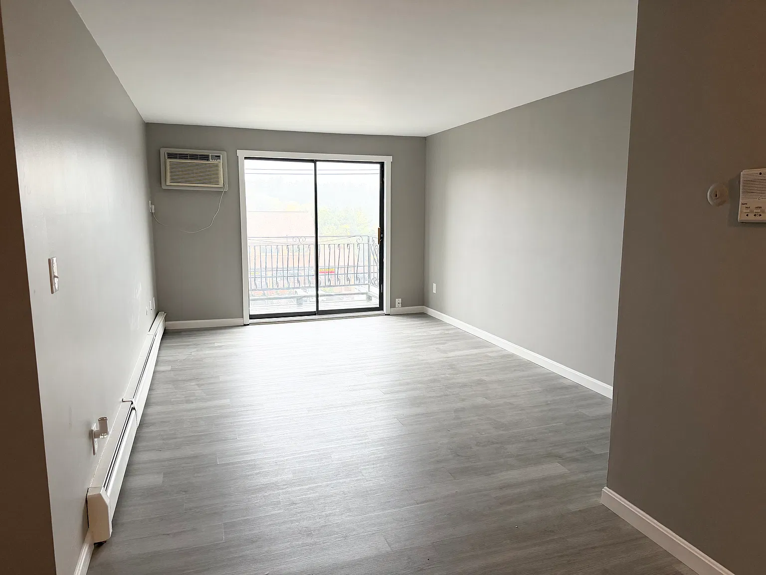 1 bed, 863 sqft, $1,875 — Photo 3