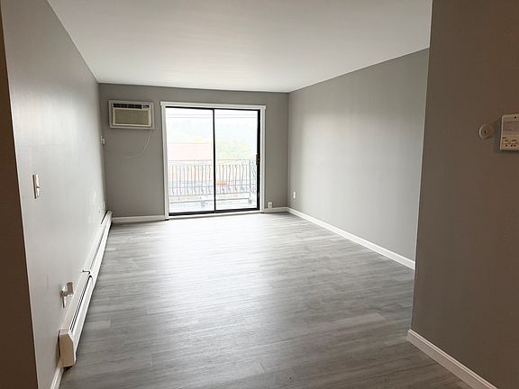 3rd image of 126 Mammoth Rd APT 26