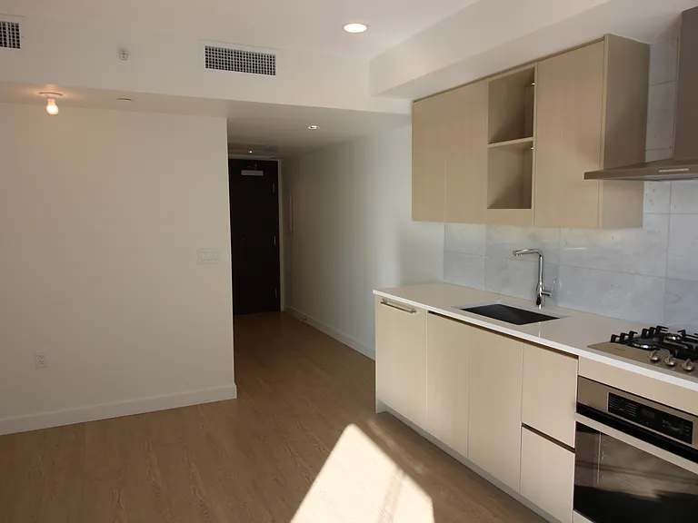 89 Nelson St #613 — Photo 4