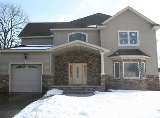 130 N Leswing Ave, Saddle Brook, NJ 07663