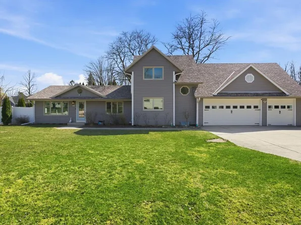 1633 West Eleanor PLACE, Mequon, WI 53092