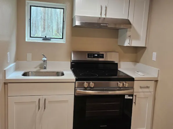 804 NE 102nd St #B, Seattle, WA 98125