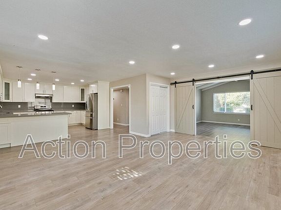 4th image of 560 Firloch Ave #1