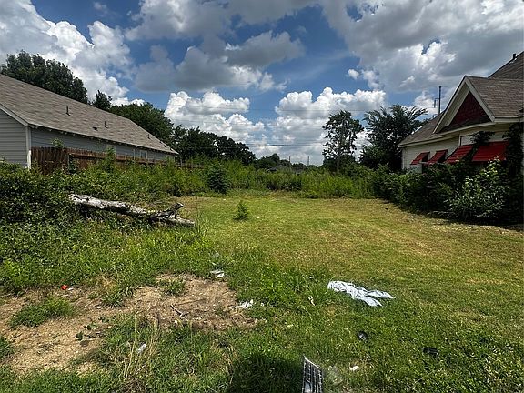 3rd image of 915 E Hattie St