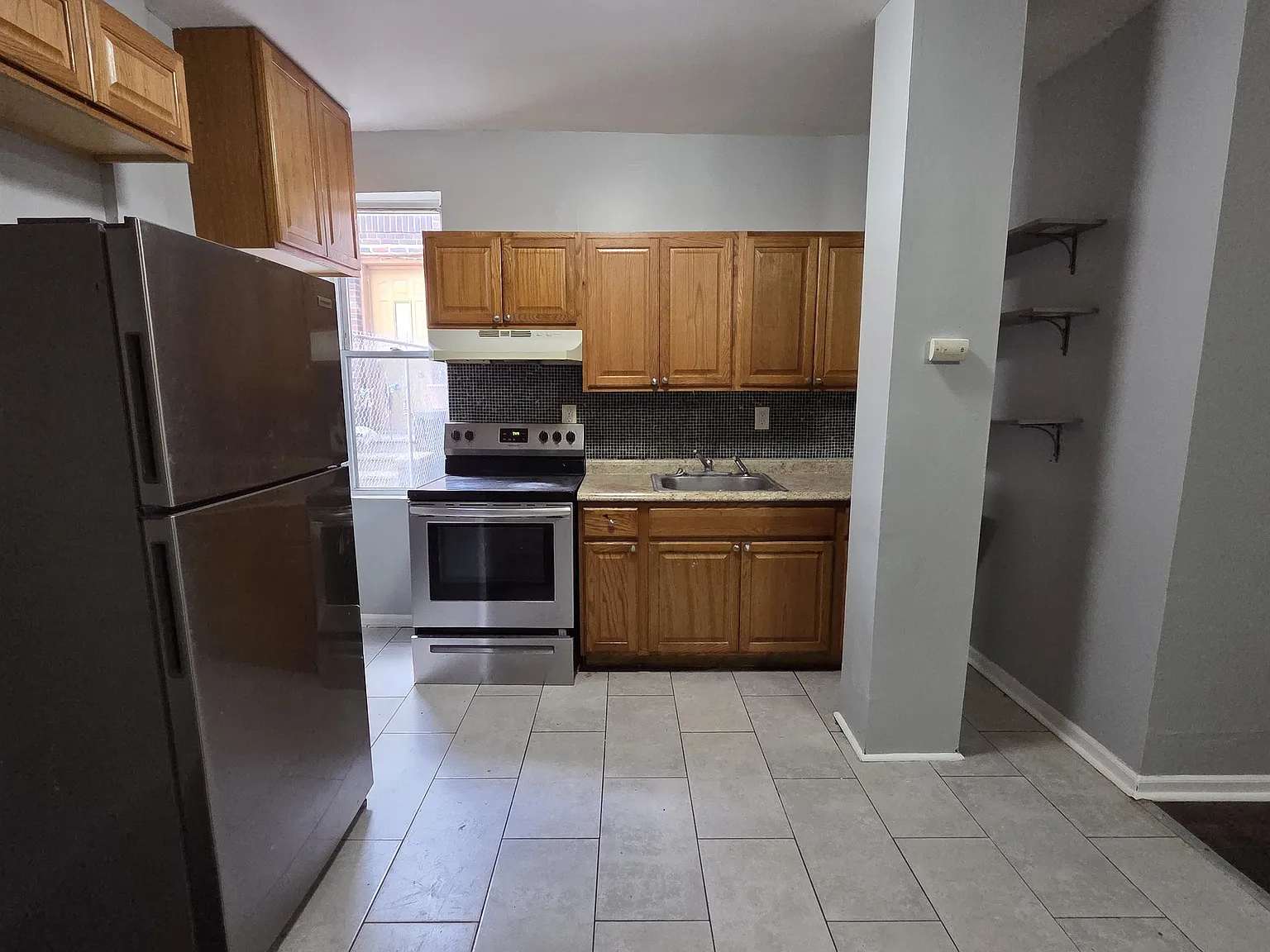 2 bed, 1.0 bath, 750 sqft, $2,200 — Photo 2