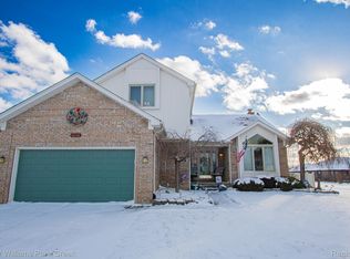 16448 Trailway Dr, Macomb, MI 48042