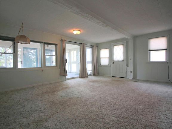 4th image of 1571 Lakeside Dr
