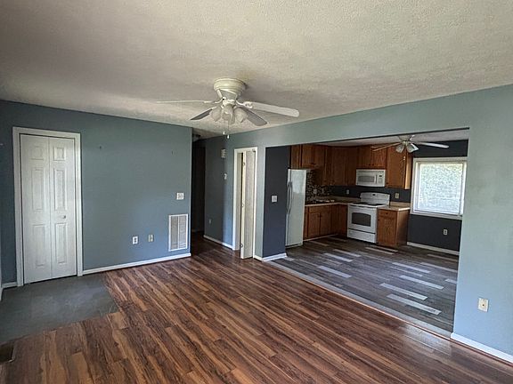 252 Elkin Cir - Photo 2_07072025