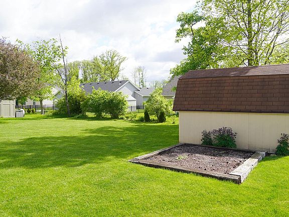 5th image of 743 S Valley River Dr