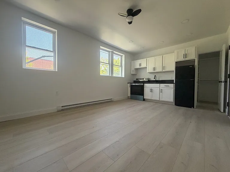 1140 Ashland St #1 — Photo 5