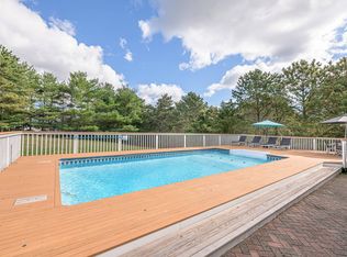 18 Lakeside Ln, Westhampton, NY 11977