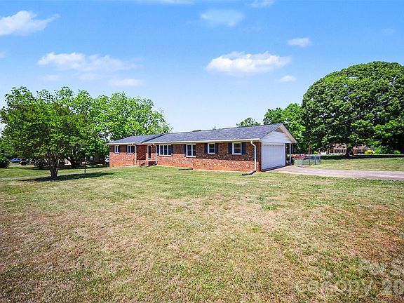4th image of 1300 Briarcliff Rd