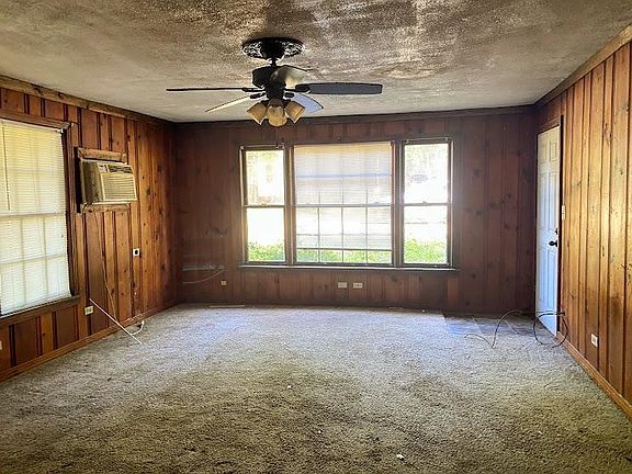 5th image of 607 Ellington St