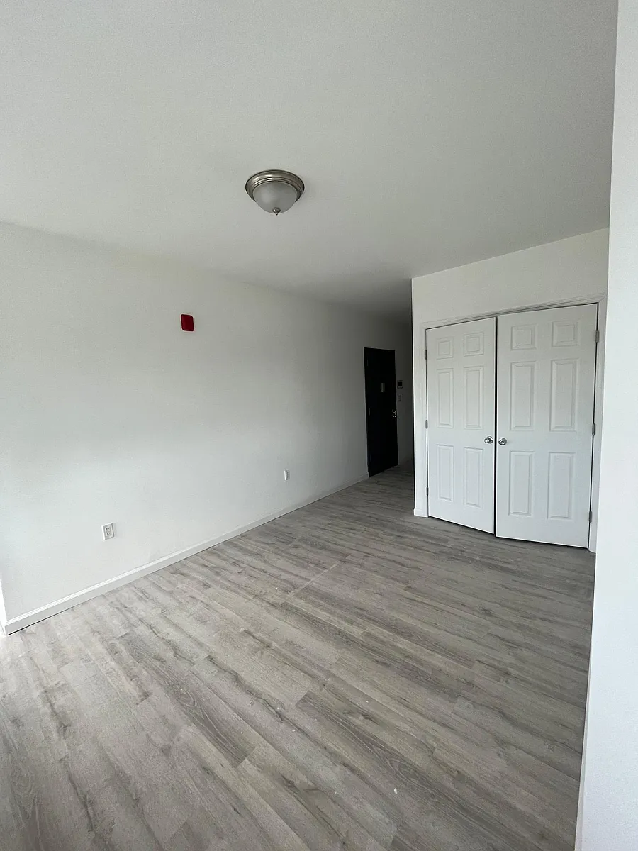 Building Photo - 677 Fairfield Ave #101